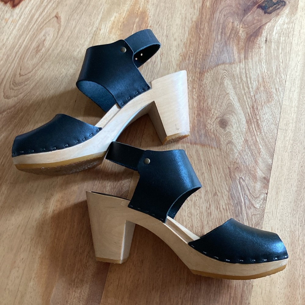 BRYR Black Leather Peep-Toe Wedge Sandals - Picture 2 of 13